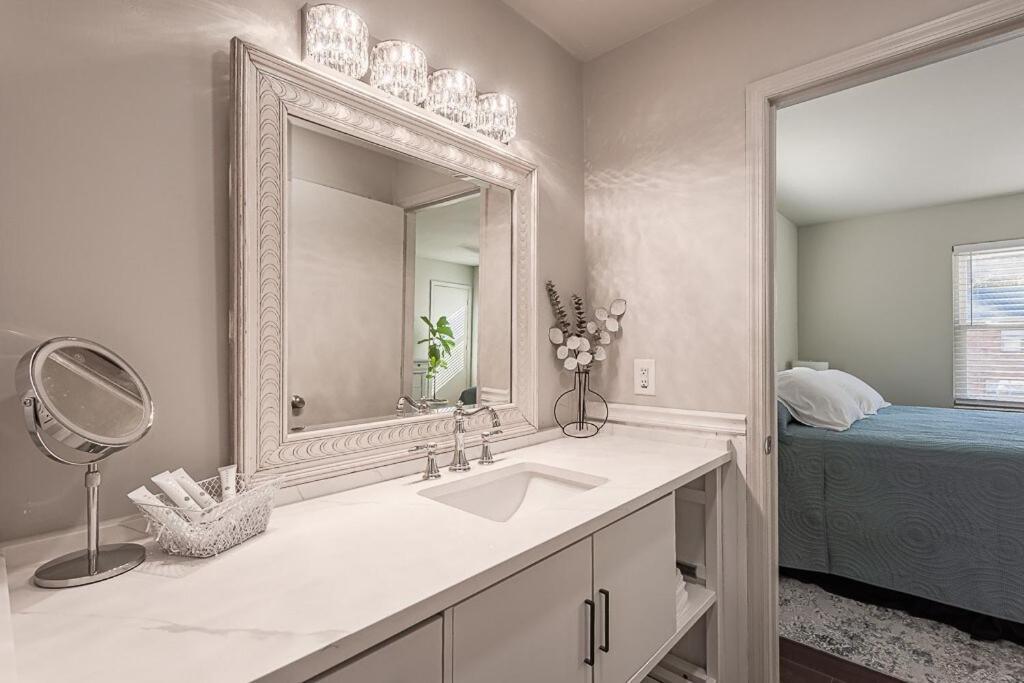 Cozy Townhome Retreat With King Bed Near I-10, Capitol, Fsu & Famu Tallahassee Ngoại thất bức ảnh