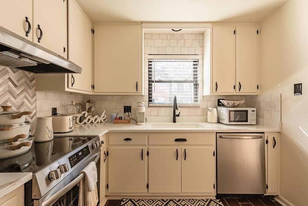 Cozy Townhome Retreat With King Bed Near I-10, Capitol, Fsu & Famu Tallahassee Ngoại thất bức ảnh