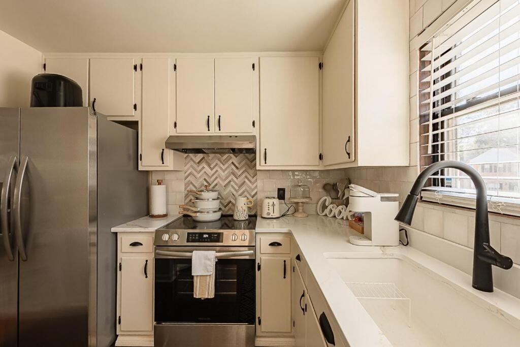 Cozy Townhome Retreat With King Bed Near I-10, Capitol, Fsu & Famu Tallahassee Ngoại thất bức ảnh